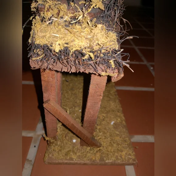 Hand-painted Porcelain Nativity Set - Picture 8 of 12